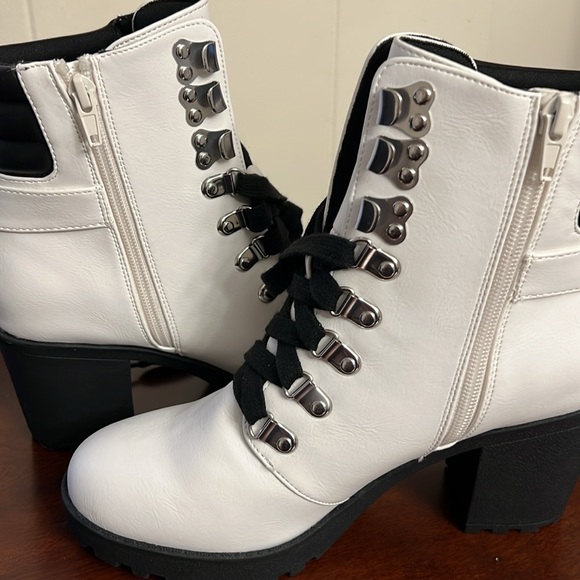 MIA Annamaria Womens Heeled combat style Boots white w/ black sole & trim NWOT - Picture 9 of 10